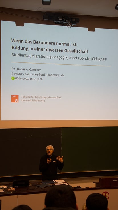 Prof. Dr. Carnicer bei seiner Eröffnungsrede