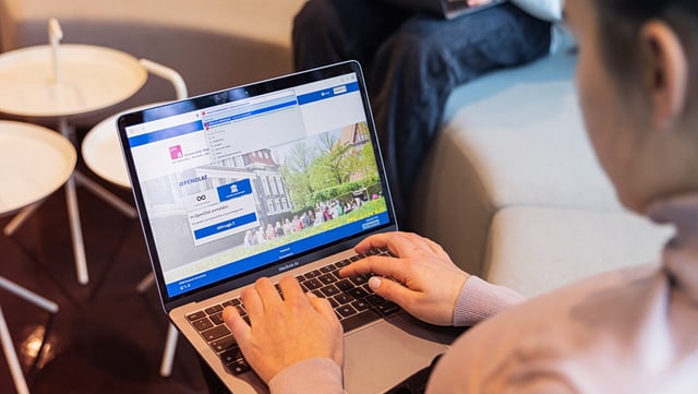 Blick auf ein Notebook