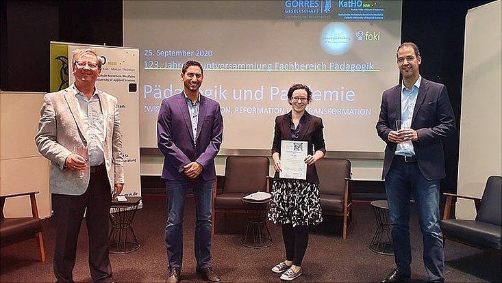 Farina Böttjer mit Vertretern der Görres-Gesellschaft bei der Verleihung des Promotionspreises